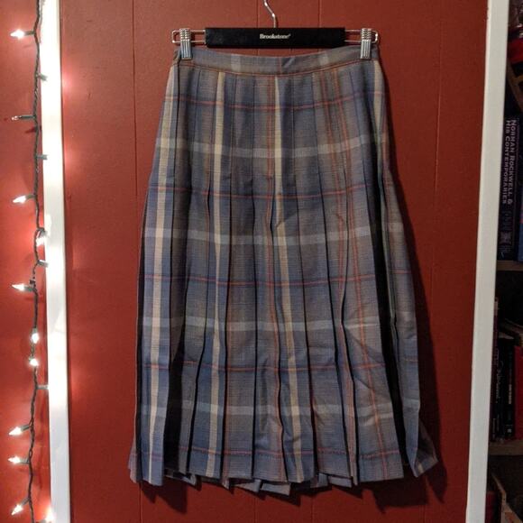Vintage Tartan Pleated Skirt - Picture 3 of 3